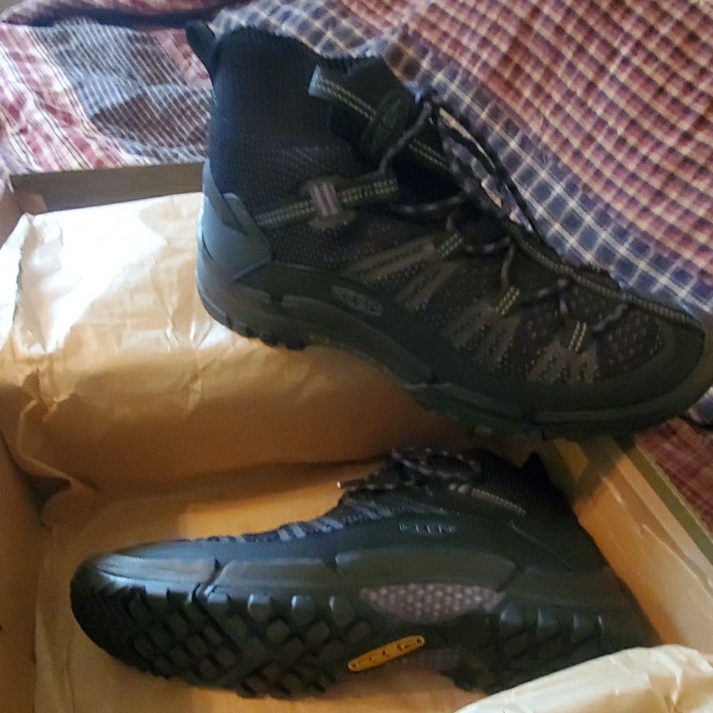 Keen mid top hiking shoes
